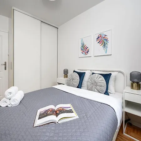 Charming For 6 * Warszawa